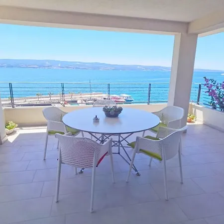 House - No10 Daire Duće